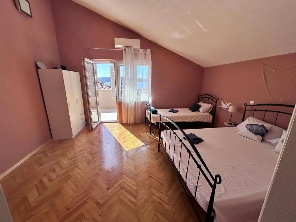 Apartmani Makakada 0*, Trogir