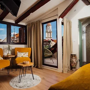Old Town Stars With Free Parking Gostinjska kuća